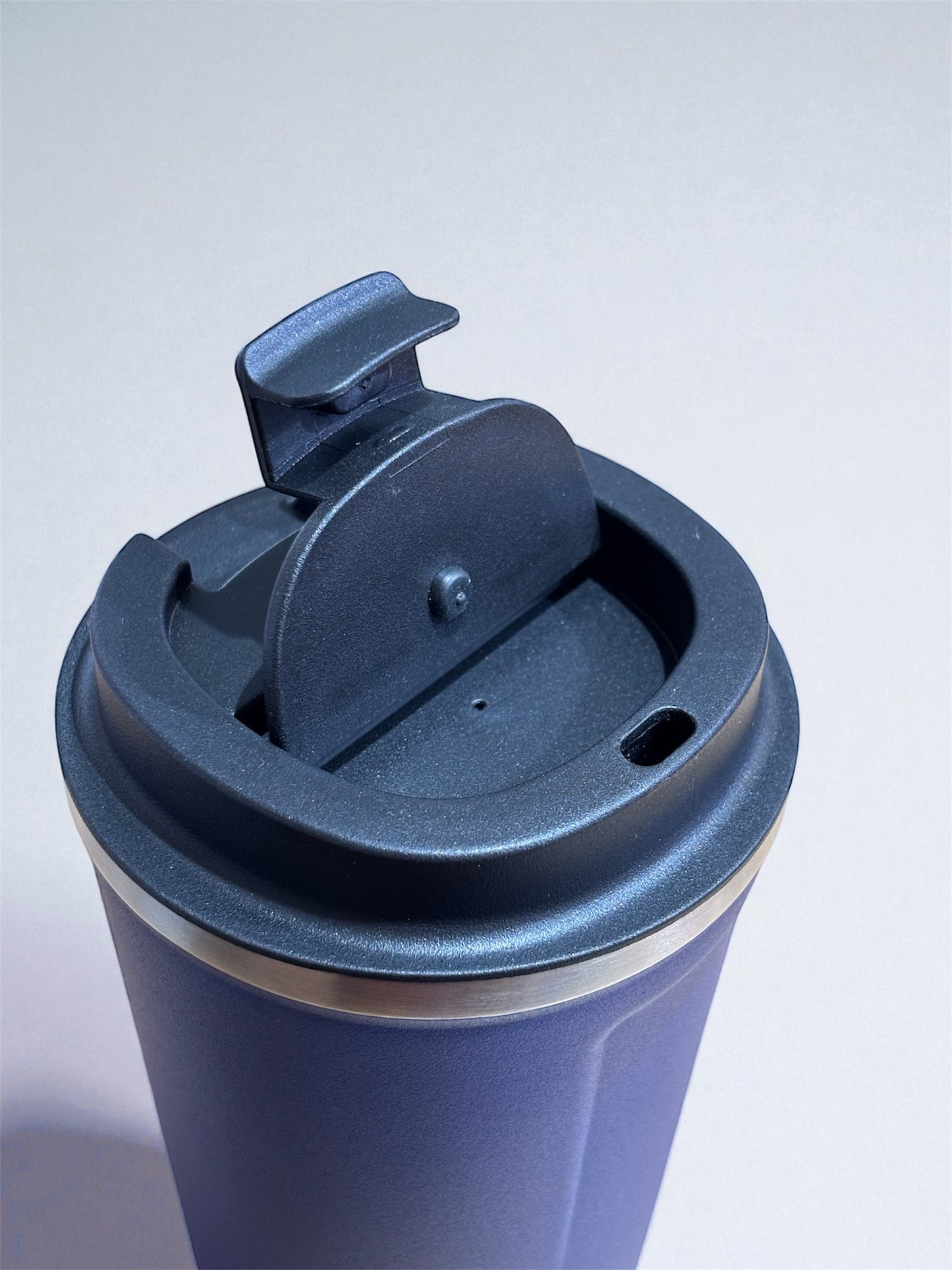 TAZA CON TAPA HERMETICA