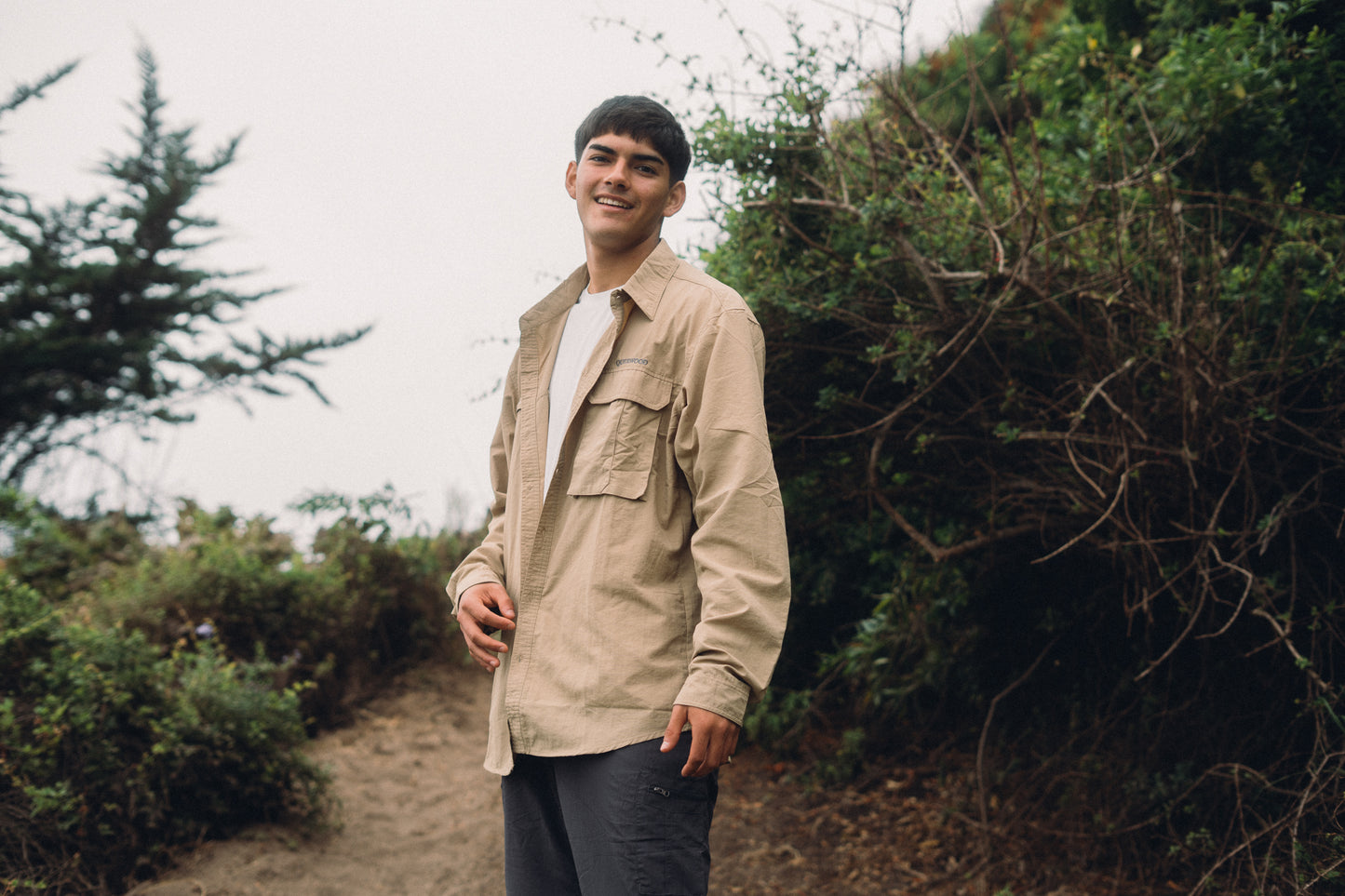 CAMISA DEPORTIVA BEIGE HOMBRE