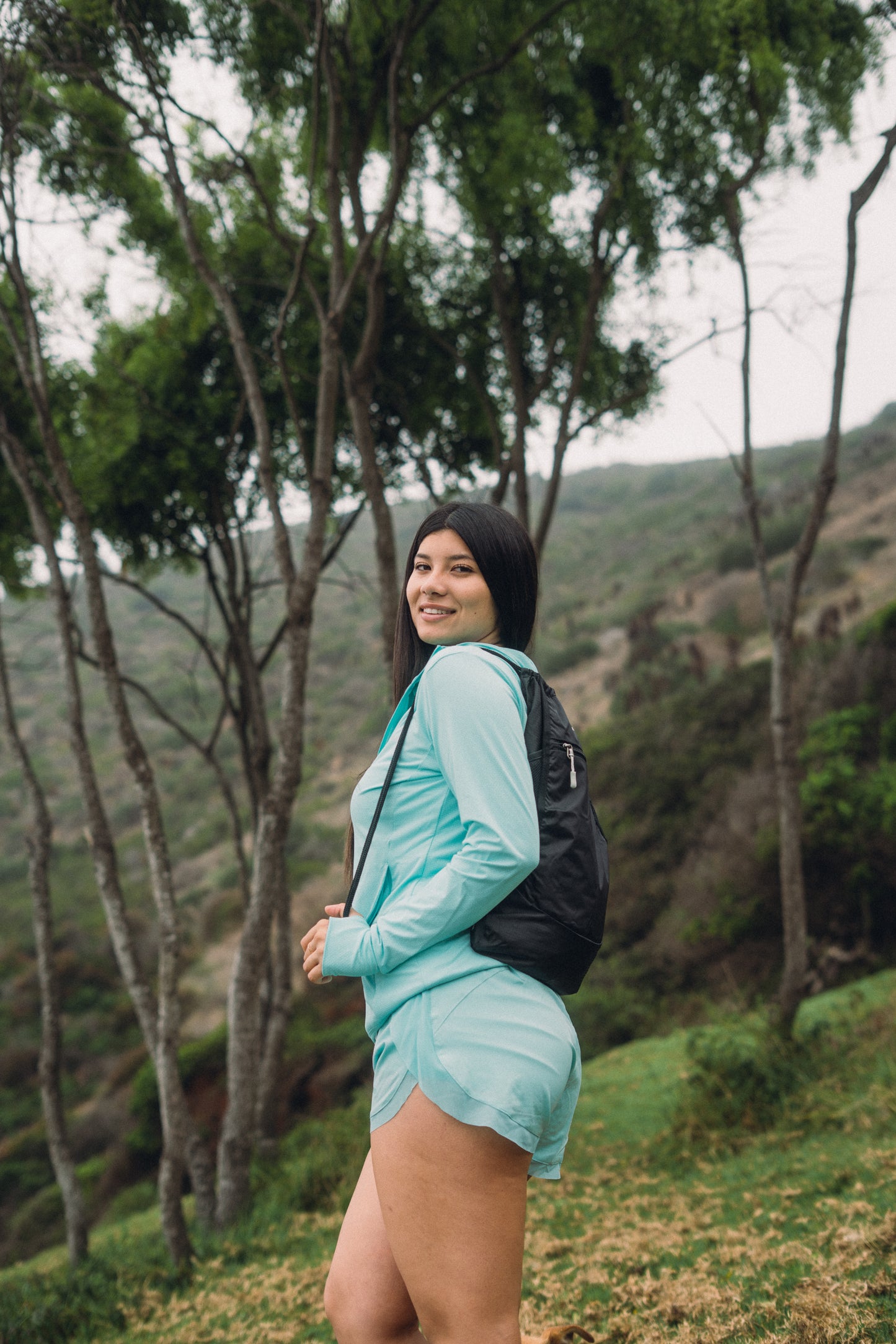 SHORT CALZA CELESTE MUJER
