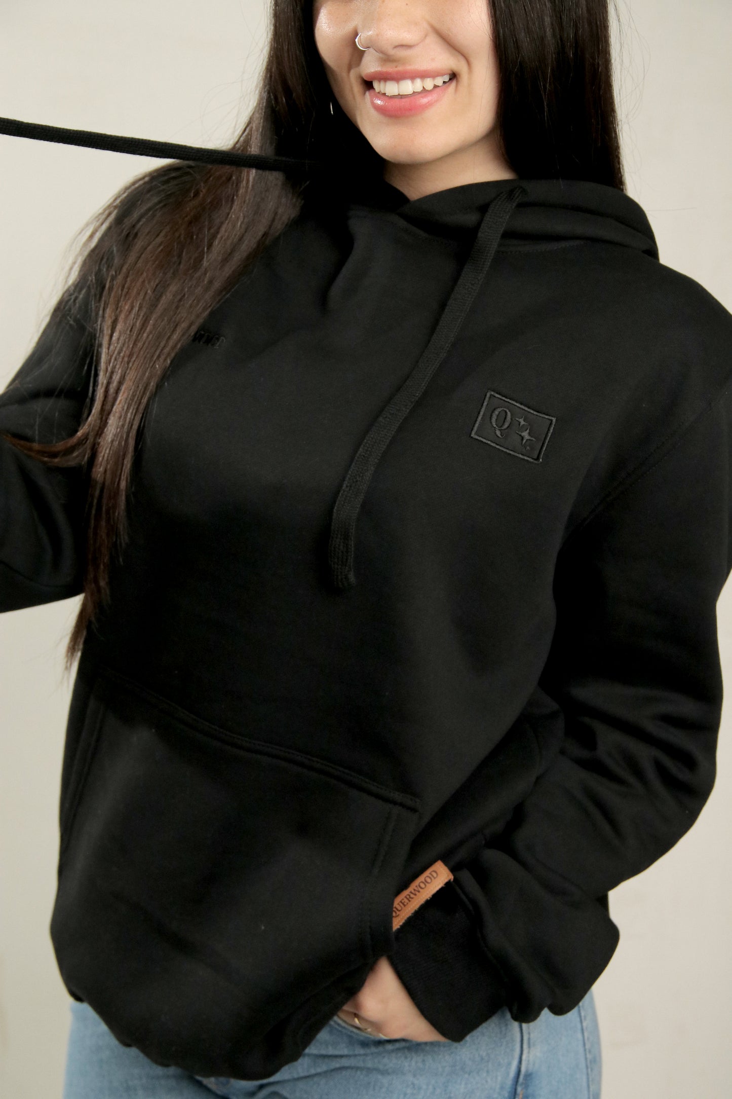 HOODIE MINIMAL NEGRO MUJER