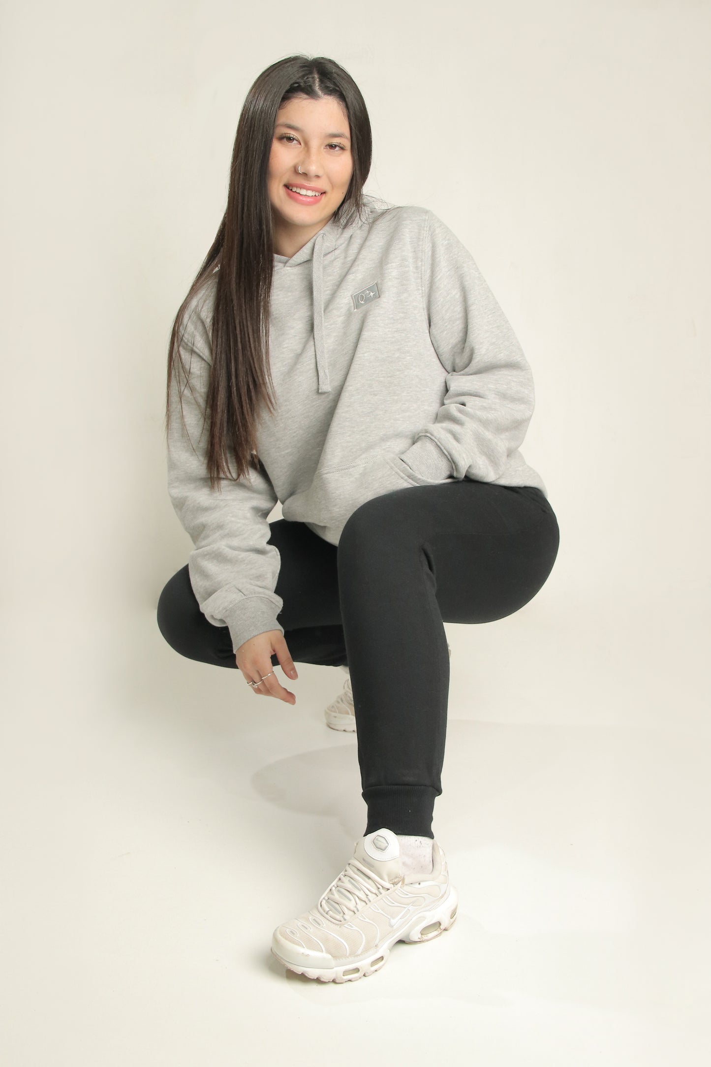 HOODIE MINIMAL PLATA MUJER